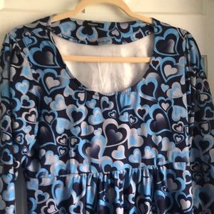 Tunic Top Size Large. Navy with light blue, white and silver heart pattern